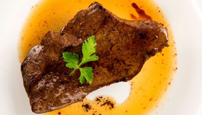 Método para deixar o bife de fígado mais macio e com um odor menos forte Método para deixar o bife de fígado mais macio e com um odor menos forte